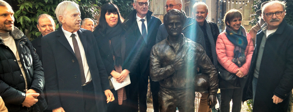 Hommage : une statue de Jacques Fouroux en cœur de ville