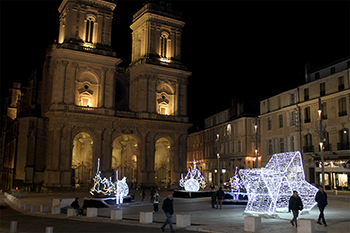 Parvis-cathedrale-illuminations-Noel 2022 Auch