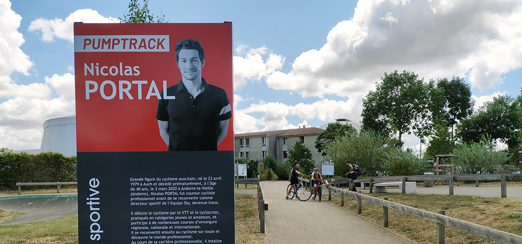 2025 - Le totem Nicolas Portal a été installé au Pumptrack