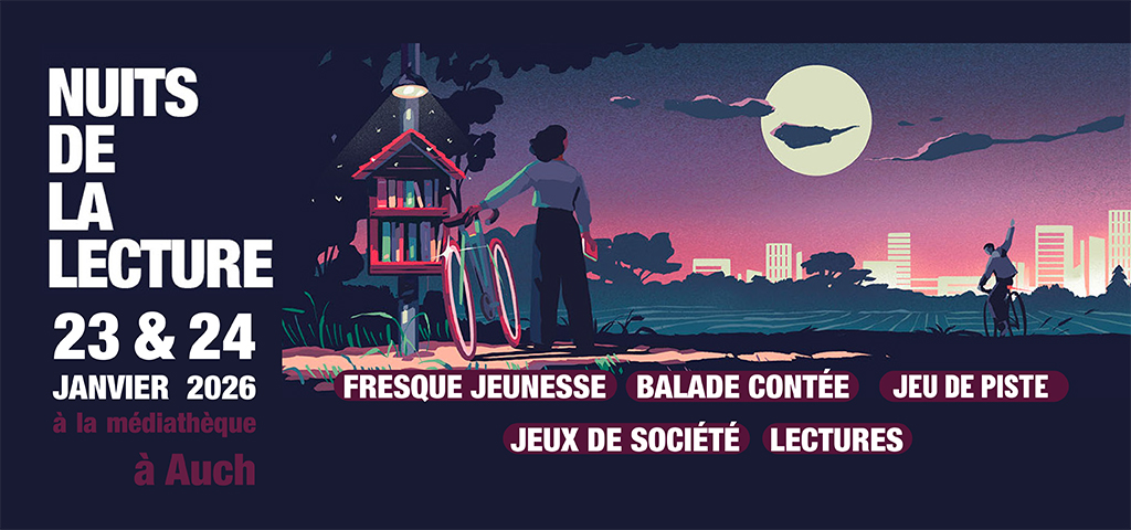Affiche des nuits de la lecture 2026 : la lune surplombe une scène de nuit avec un personnage et un vélo au premier plan sous la lumière d'un lampadaire devant un arbre à livres, regarde un autre personnage qui s'éloigne à vélo vers la ville illuminée en doré-rose