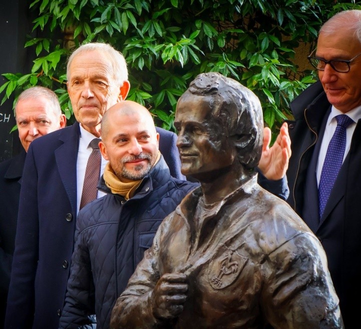 2026 statue Jacques Fouroux famille